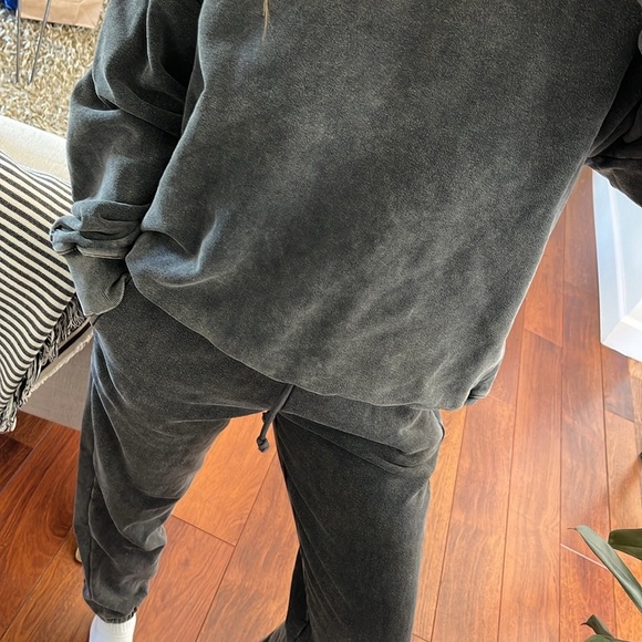 TNA Cozy Fleece Boyfriend Sweatpants - Picture 3 of 6